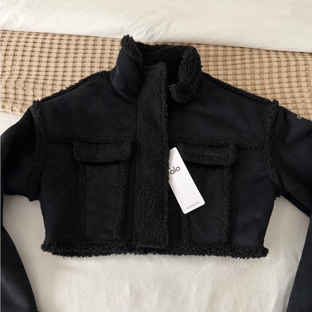 Alo Yoga Faux Sherling Snowfall Cropped Jacket - Picture 2 of 4